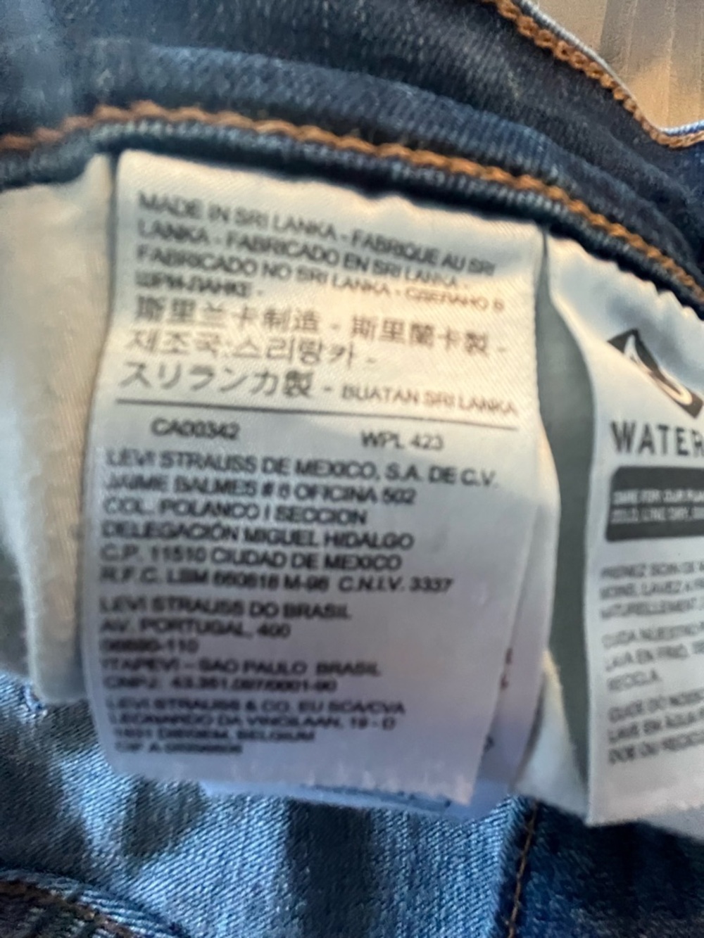 Women’s Levi’s Classic Boot Jeans Size 8  28” length - Picture 7 of 8